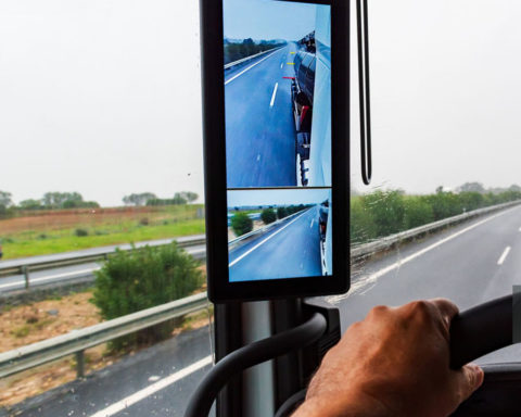 Nicht alle sehen die Entwicklung positiv. In wirtschaftsliberalen und EU-kritischen Medien wird die Häufung an Pflicht-Assistenzsystemen als zunehmende Bevormundung der Autofahrer kritisiert, verbunden mit Verweisen auf ständige Warntöne und Eingriffe der Systeme im Alltag.