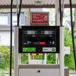 Damit zeichnet sich ein Konflikt ab, der über die aktuelle Benzinpreisdebatte hinausgeht: Wer soll die Kosten eines Energiepreisschocks tragen – Verbraucher, Staaten oder Energieunternehmen?