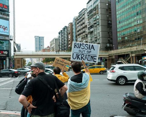 EU verlängert Russland-Sanktionen – Trump und Selenskyj suchen nach einem Weg zur Deeskalation